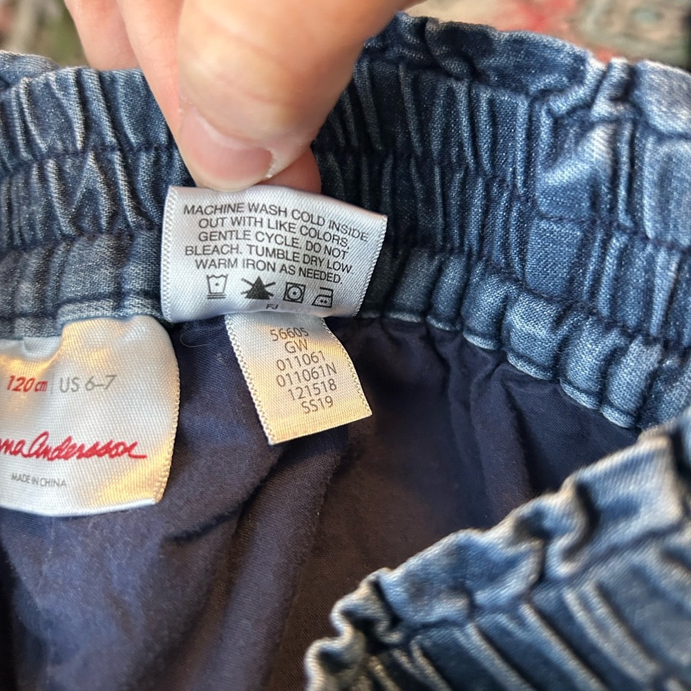 Hanna Andersson embroidered chambray shorts - Picture 4 of 4